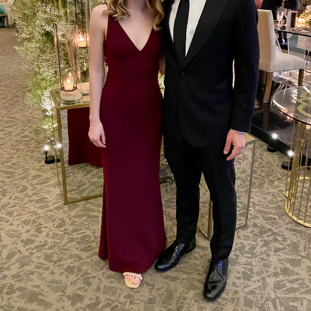 Elegant Burgundy Sleeveless Dress